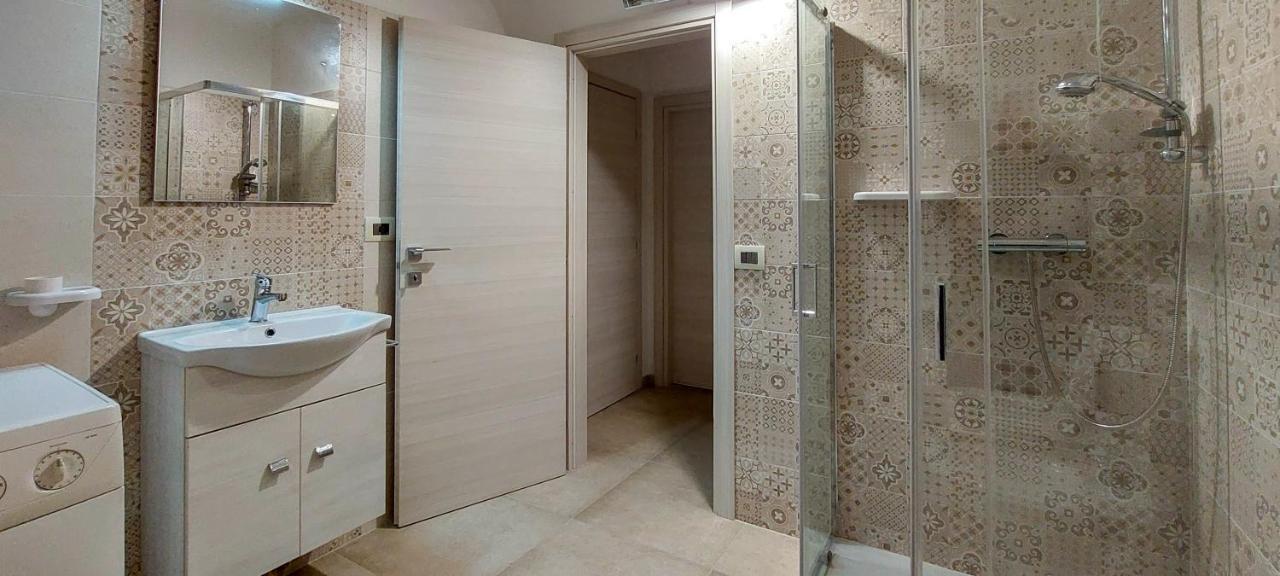 סאן תאודורו Appartamento Brigida Bilocale 2 Posti Vicino Al Centro מראה חיצוני תמונה